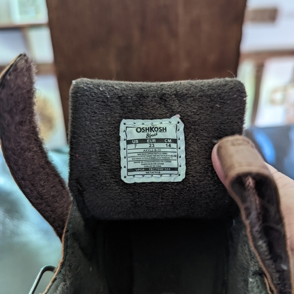 Boys Oshkosh boots - Picture 2 of 7